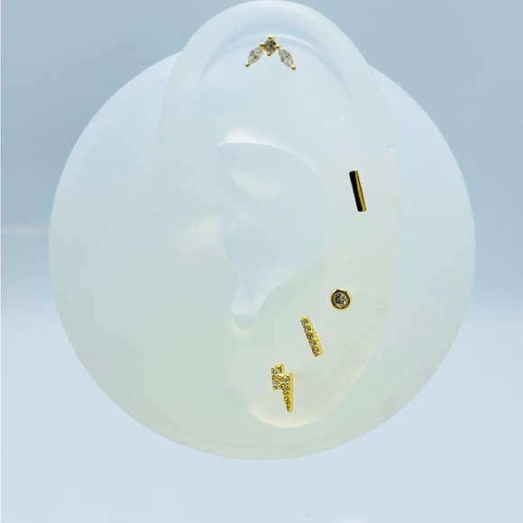 Tiny thunder bolt stu earrings, 925 sterling earrings, Small lightening stud - Picture 3 of 5